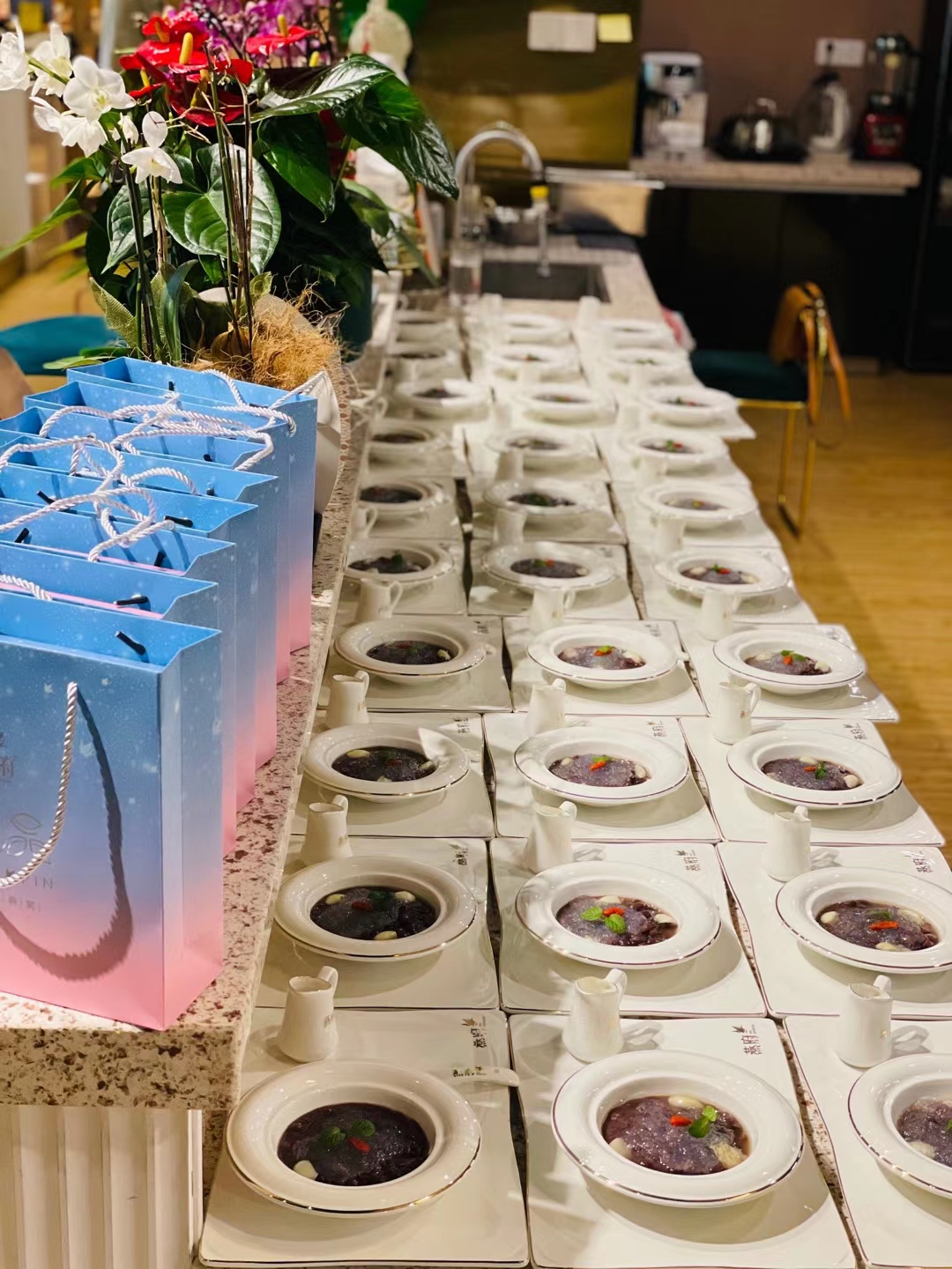 燕府江苏常州丨珍珠与鲜花主题燕窝品鉴会，与美好韶华时光相遇！